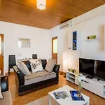 Hope St - Two Bedroom With Balcony *