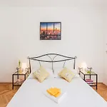 Hope St - Two Bedroom With Balcony
