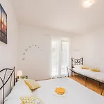 Hope St - Two Bedroom With Balcony 아파트