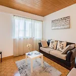 Hope St - Two Bedroom With Balcony Apartment