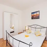 Apartment Hope St - Two Bedroom With Balcony