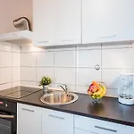 Hope St - Two Bedroom With Balcony Split