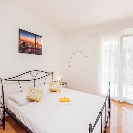 Hope St - Two Bedroom With Balcony Apartament Split