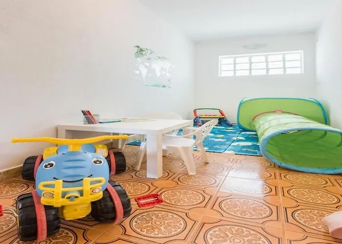 Hope St - Two Bedroom With Balcony