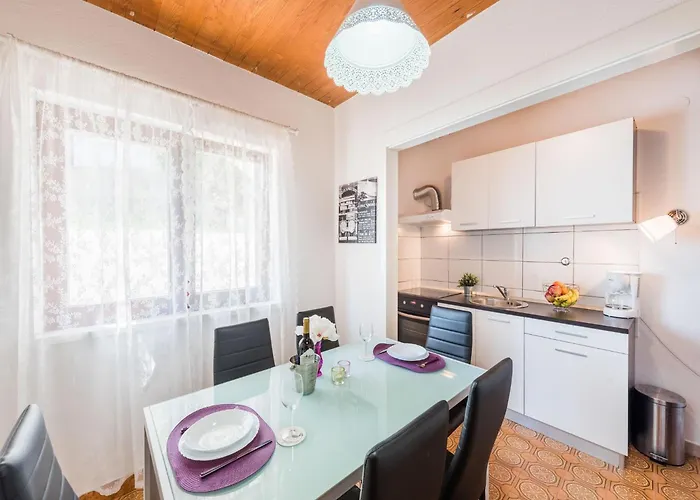 Hope St - Two Bedroom With Balcony דירה