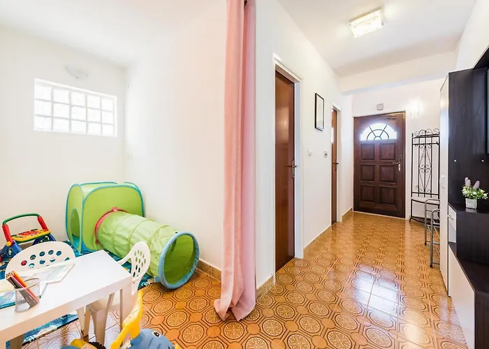 Hope St - Two Bedroom With Balcony