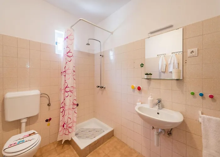 Hope St - Two Bedroom With Balcony * Split