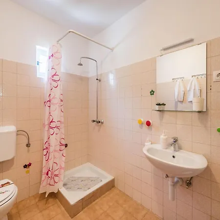 Hope St - Two Bedroom With Balcony * Split