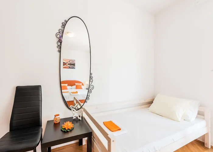Hope St - Two Bedroom With Balcony * Split