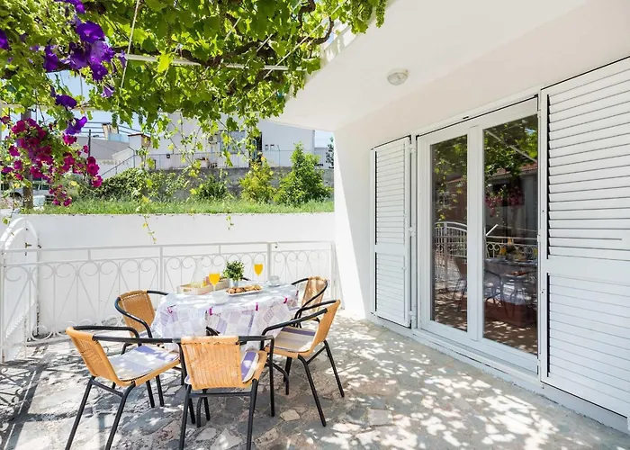 Hope St - Two Bedroom With Balcony